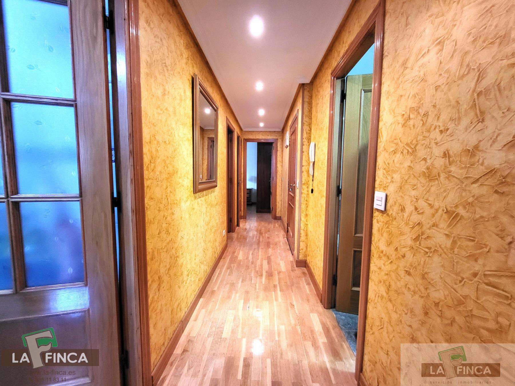 For sale of flat in Cangas del Narcea