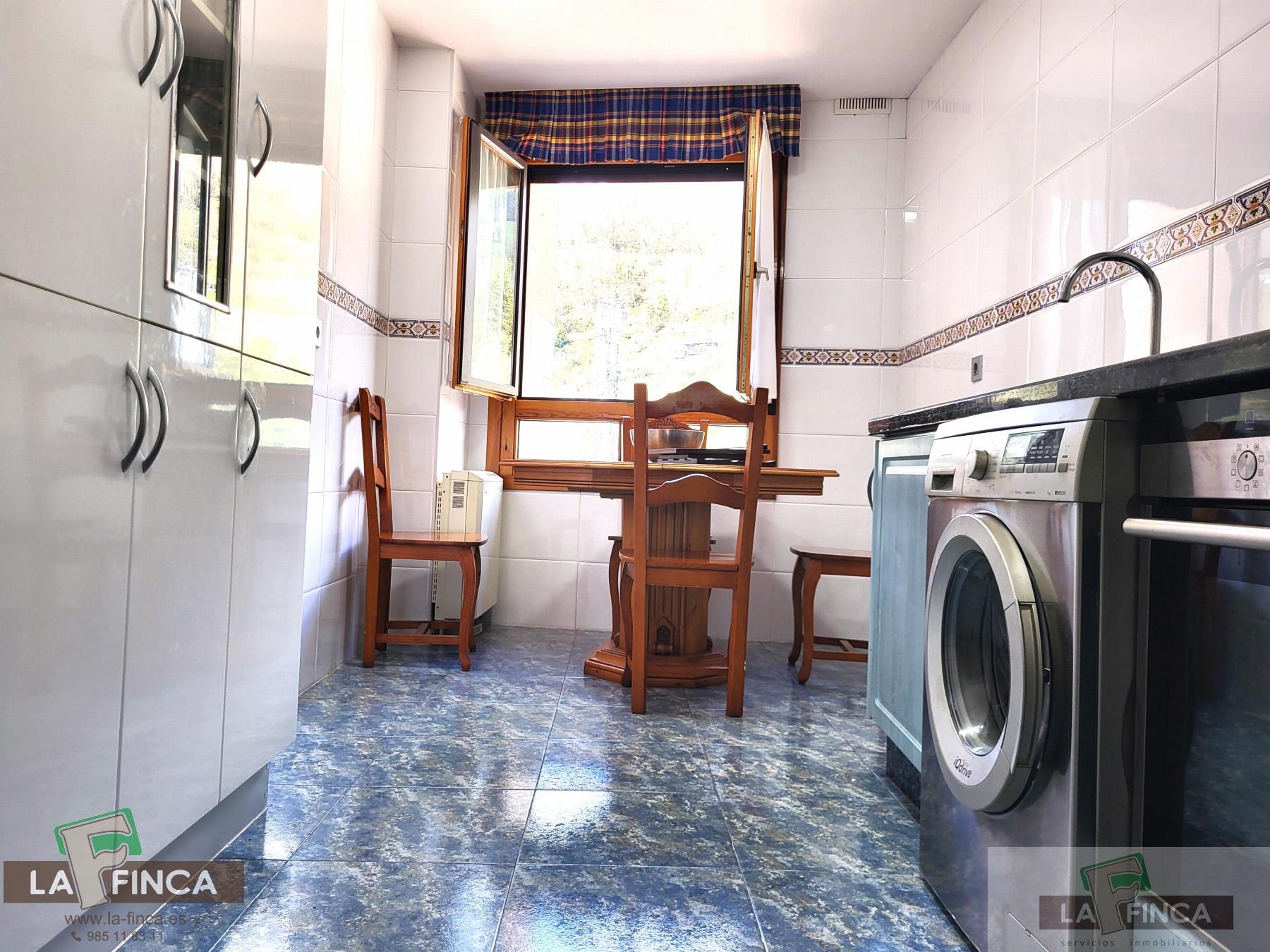 For sale of flat in Cangas del Narcea