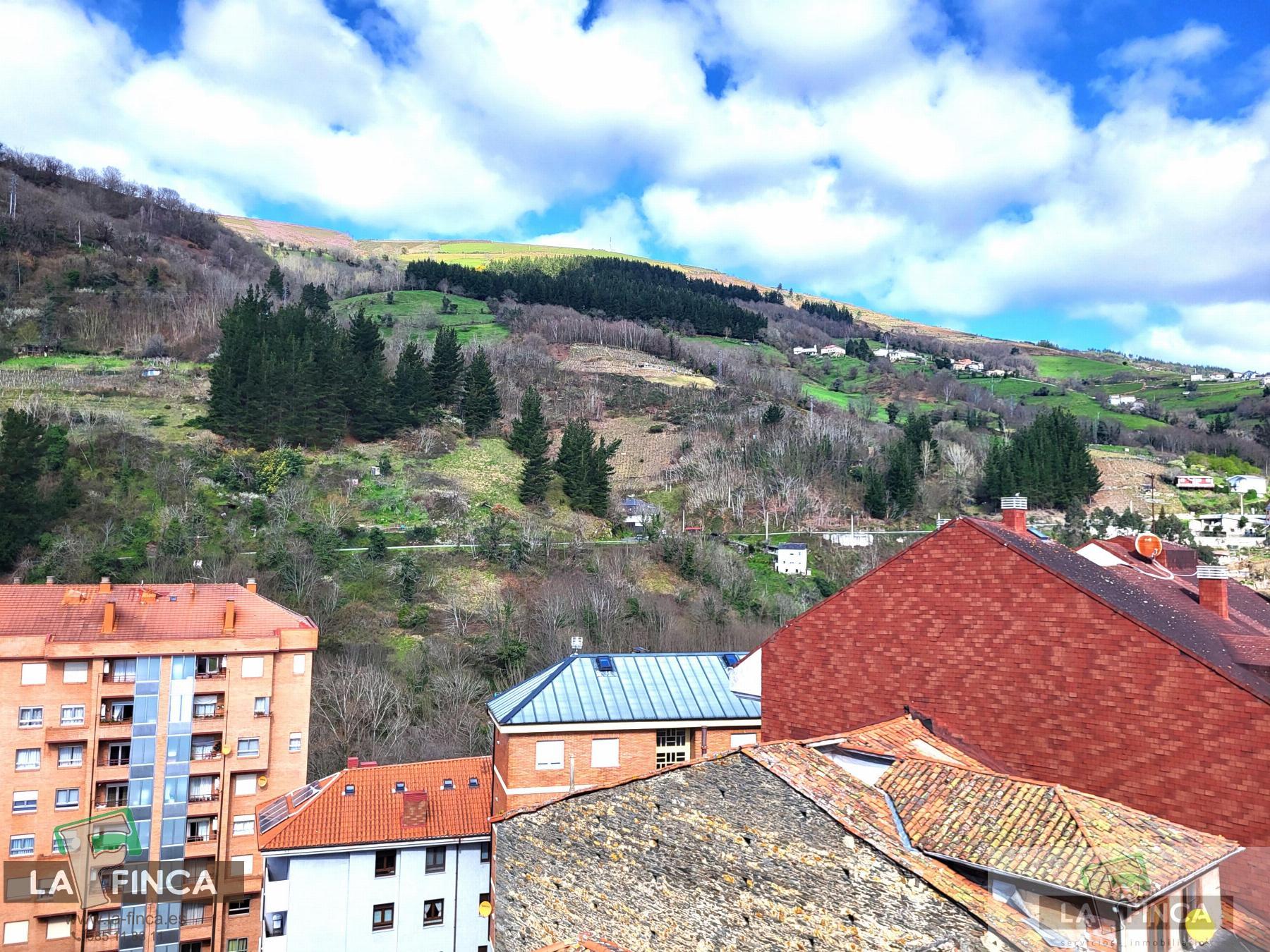 For sale of flat in Cangas del Narcea