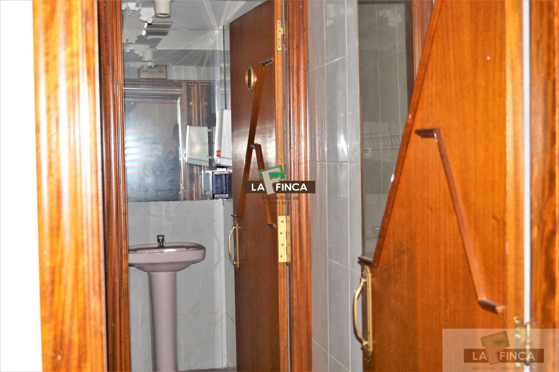 For sale of commercial in Oviedo