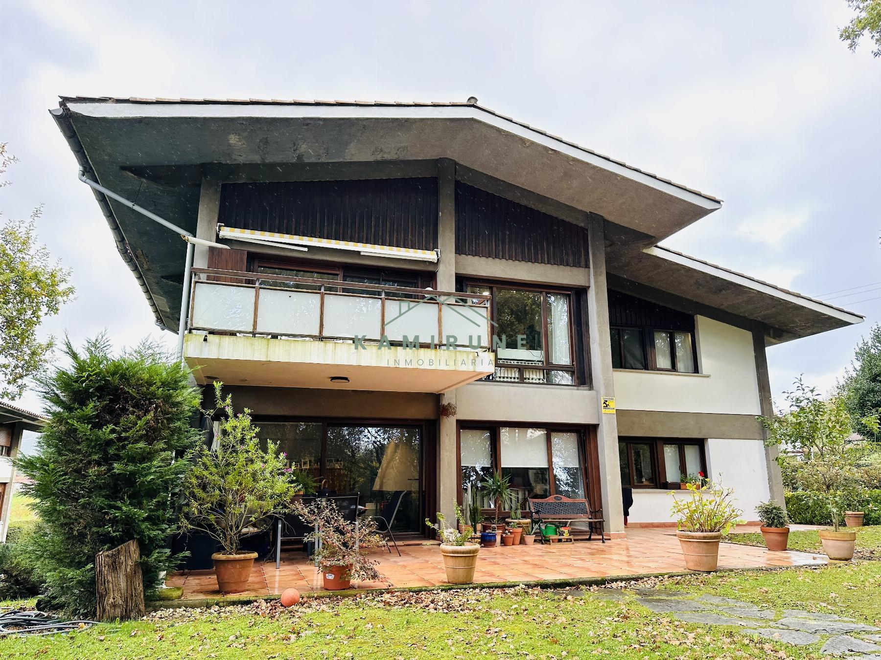 For sale of flat in Lezama