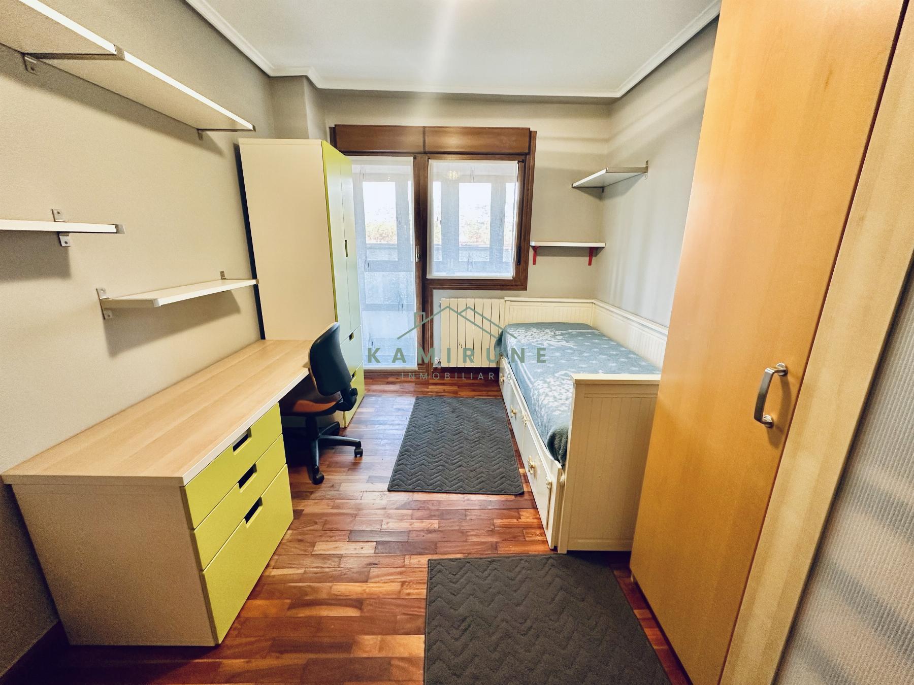 For sale of flat in Basauri