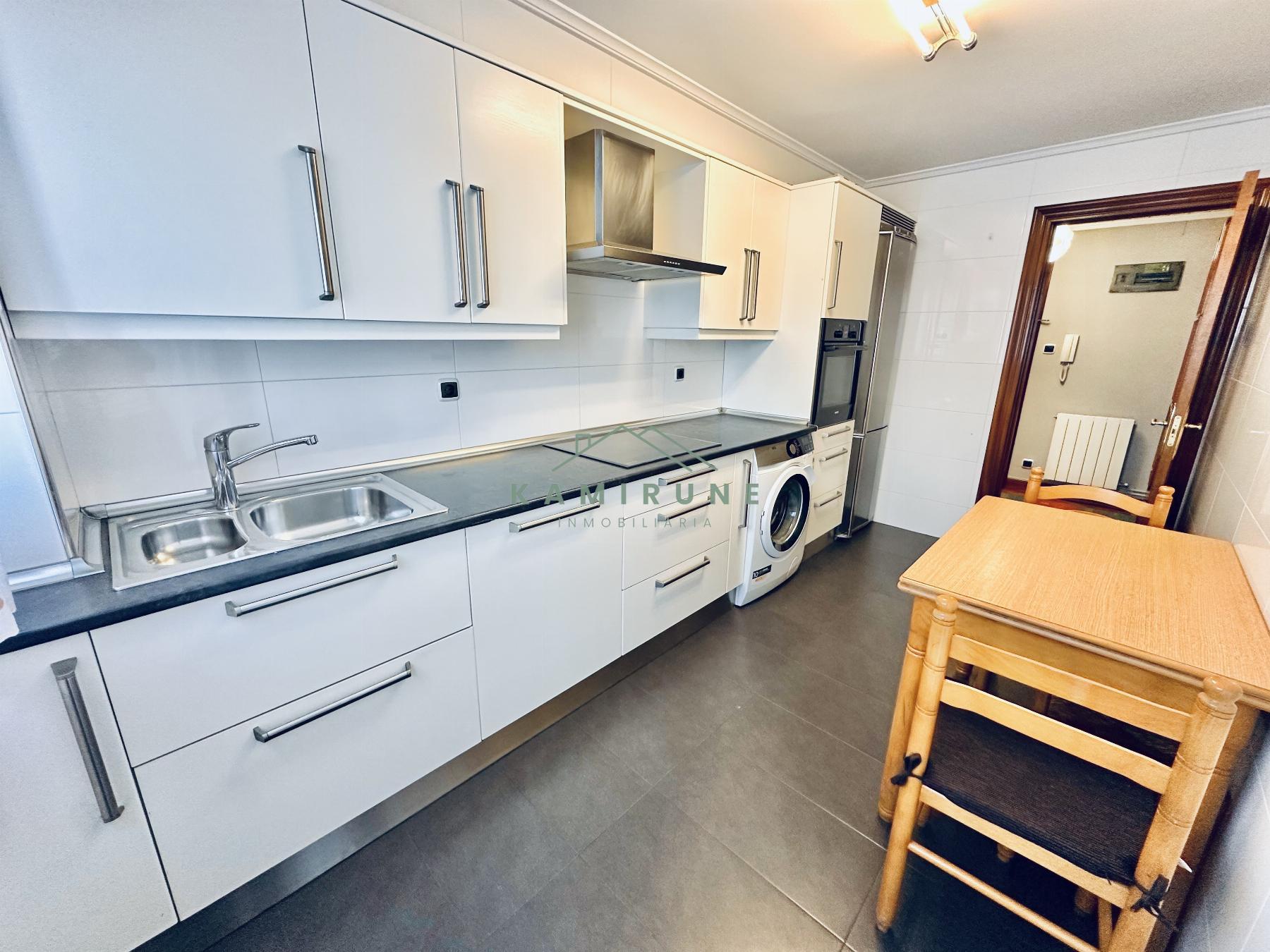 For sale of flat in Basauri
