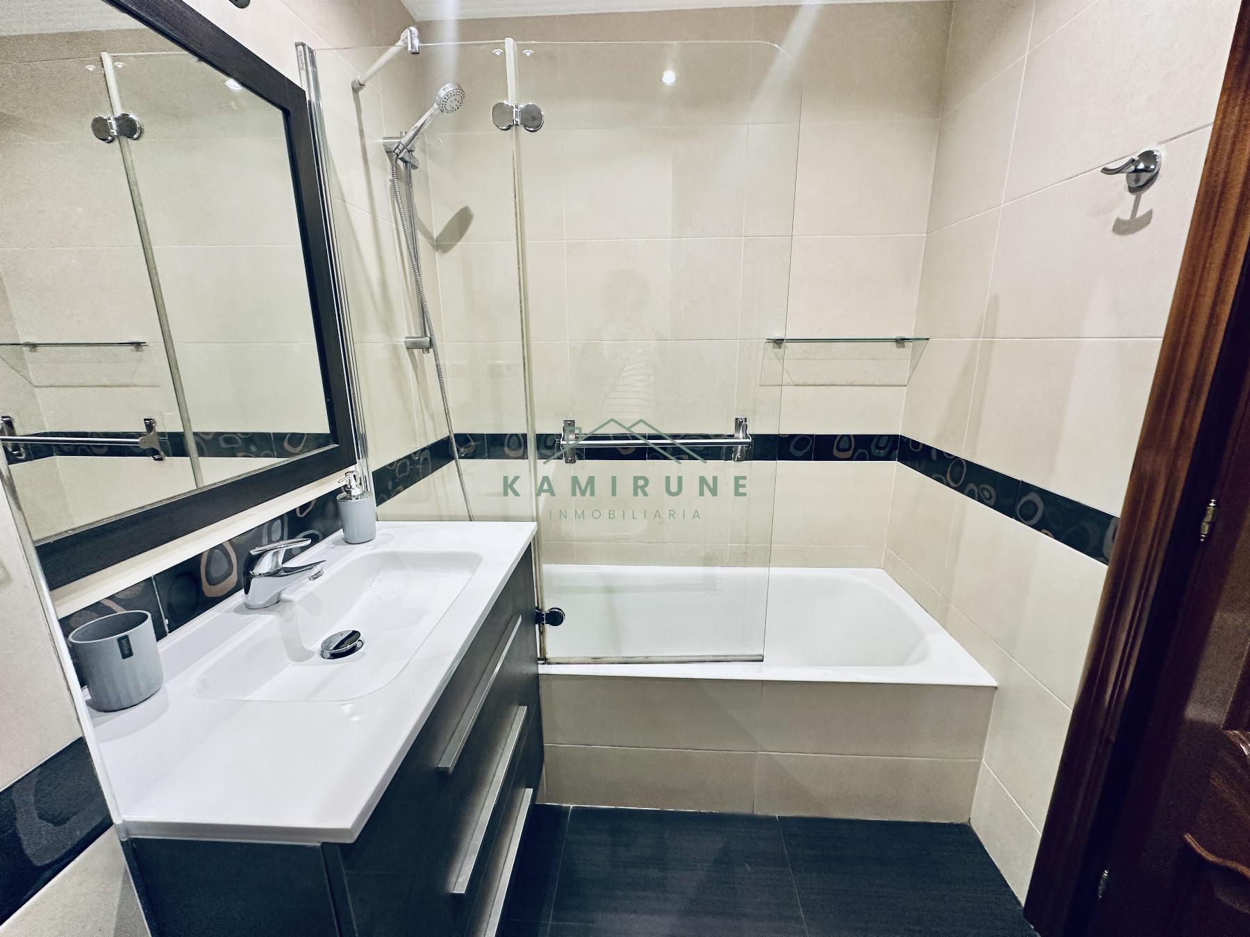 For sale of flat in Basauri
