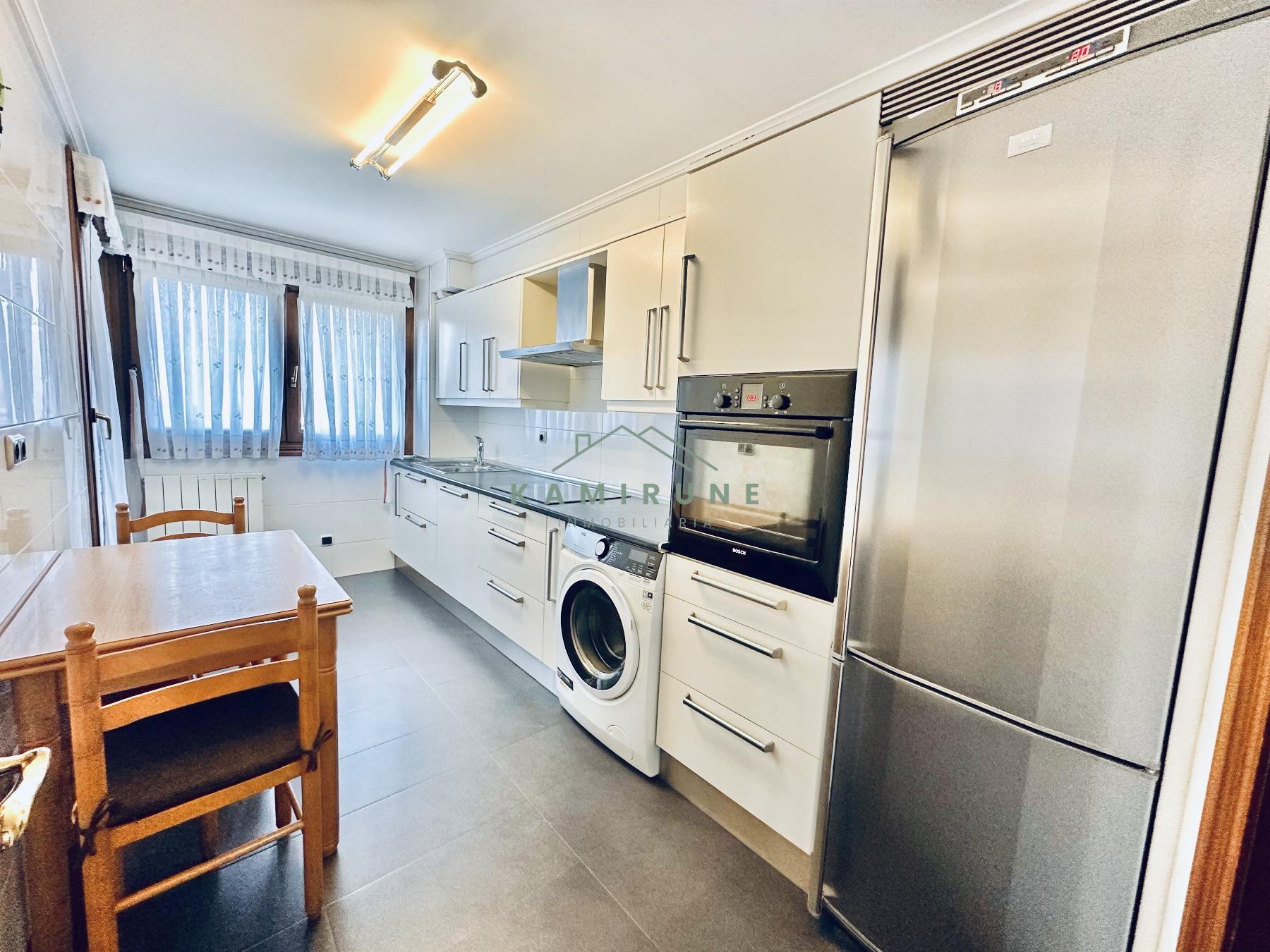 For sale of flat in Basauri