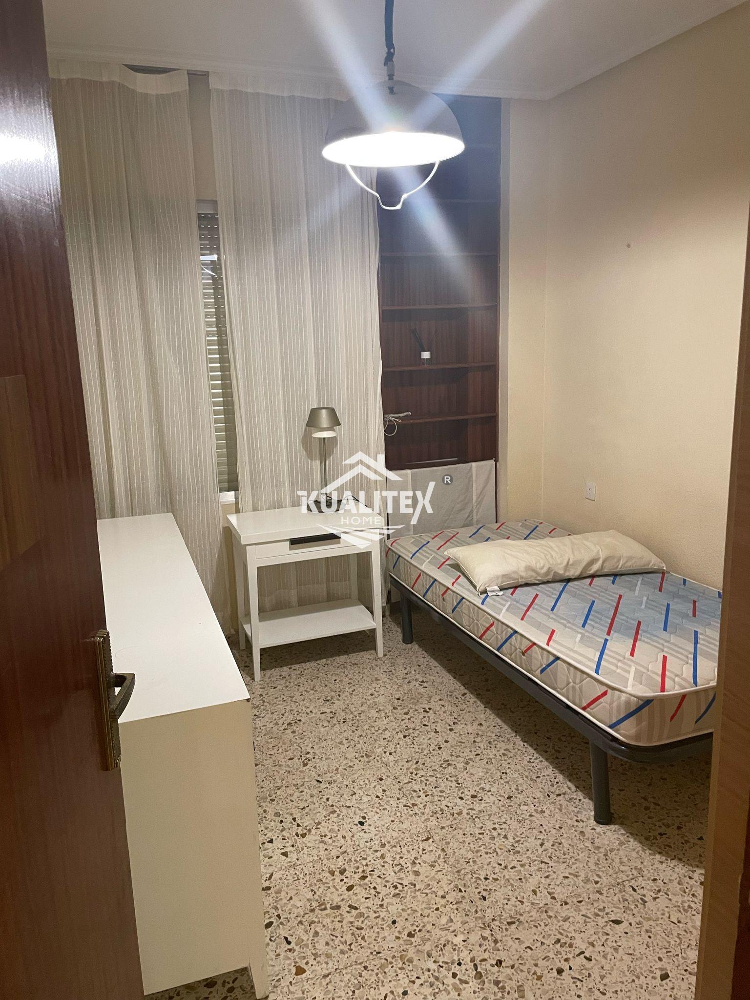 For sale of flat in Cáceres
