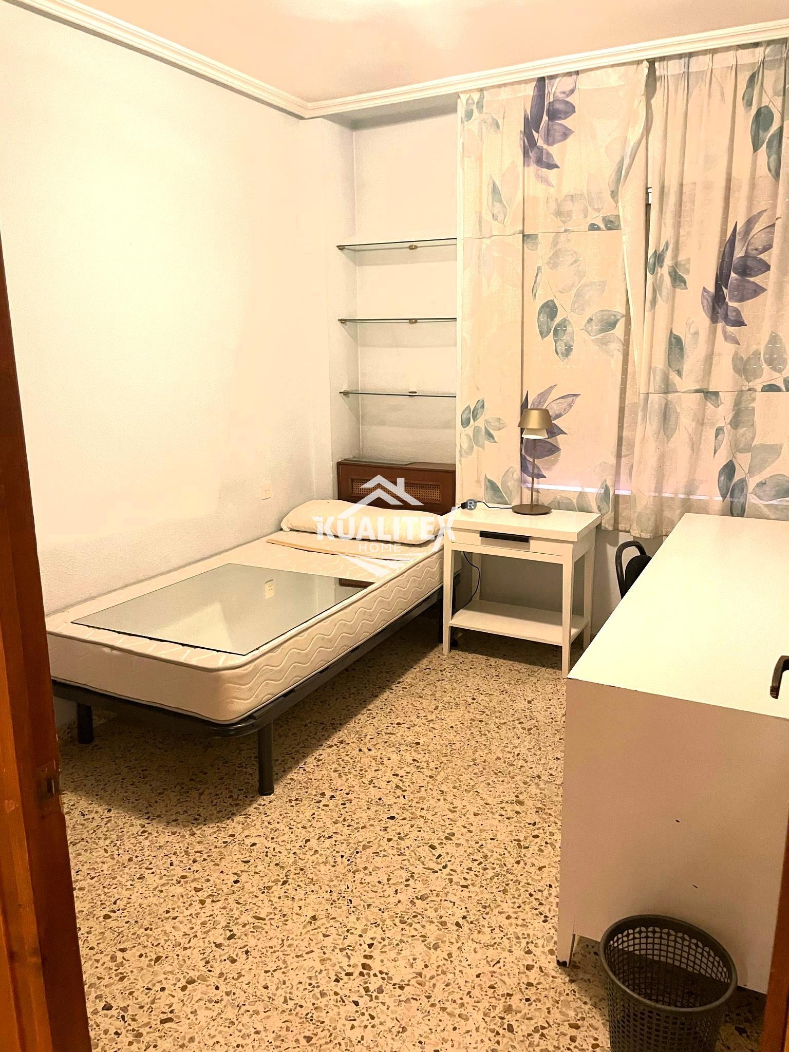 For sale of flat in Cáceres