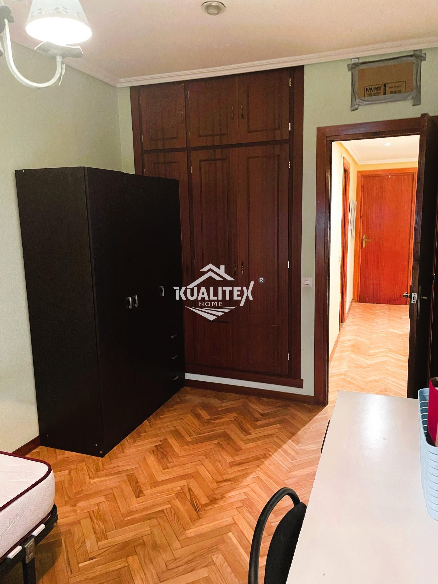 For sale of flat in Cáceres