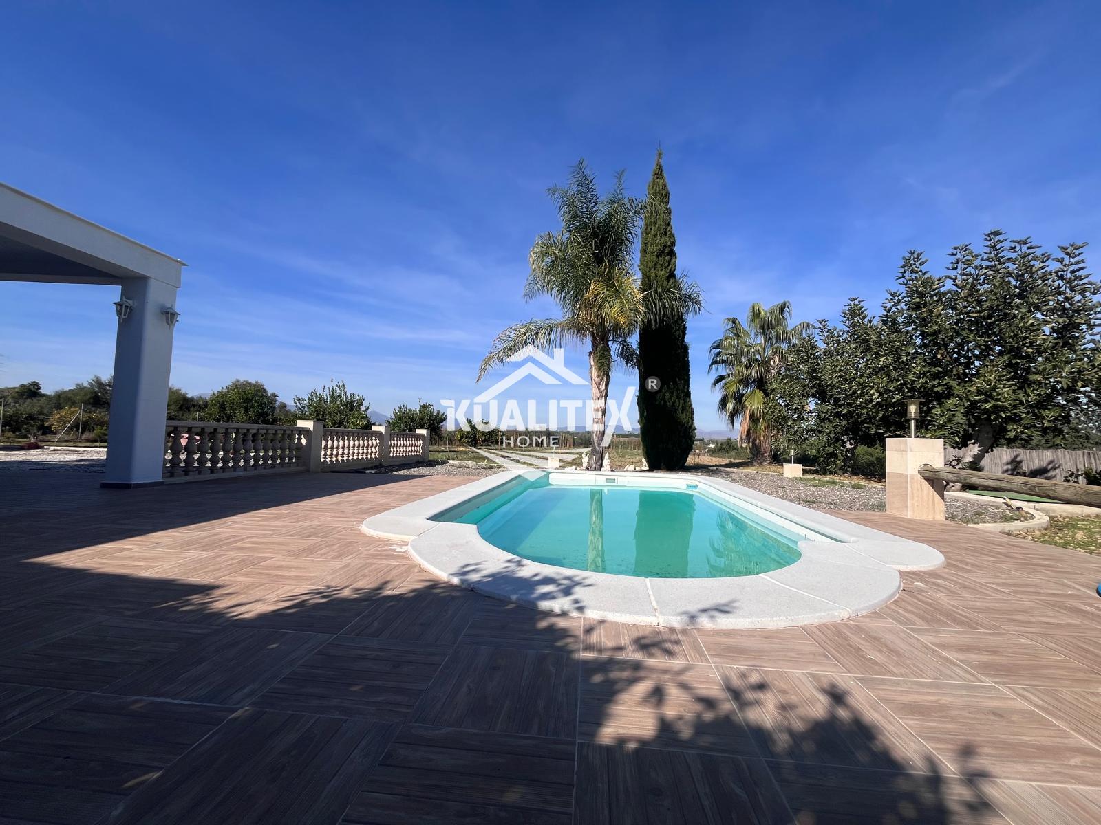 Venta de finca rústica en Coín