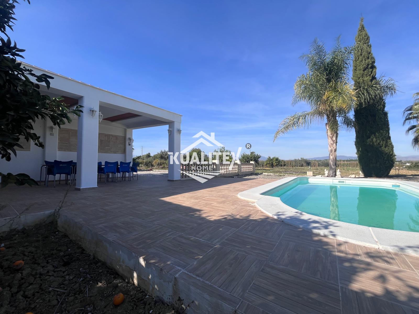 Venta de finca rústica en Coín