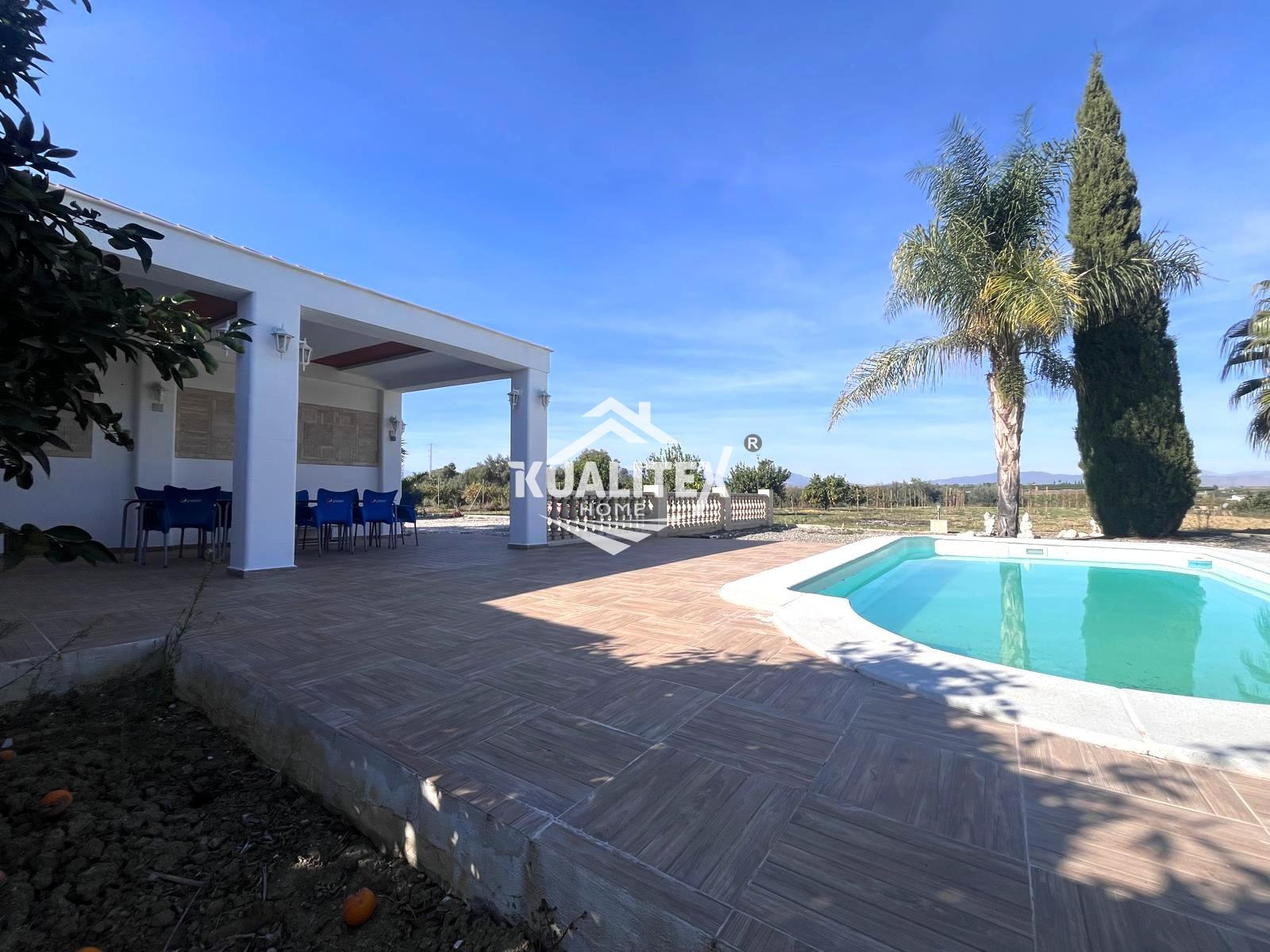 Venta de finca rústica en Coín