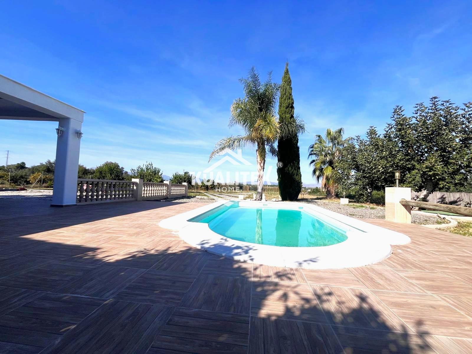 Venta de finca rústica en Coín