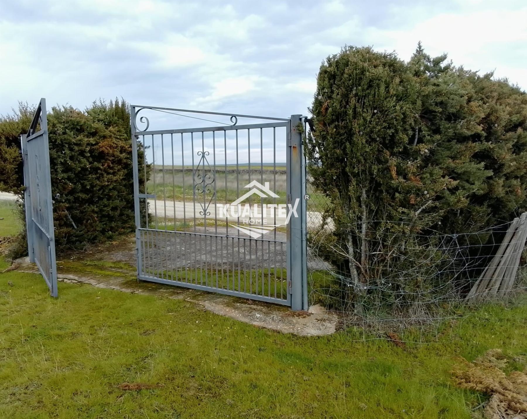 For sale of land in Sierra de Fuentes