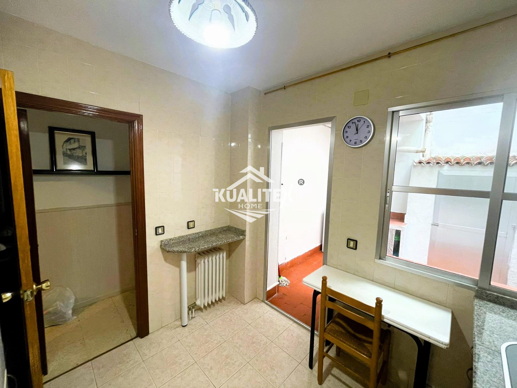 For sale of flat in Cáceres
