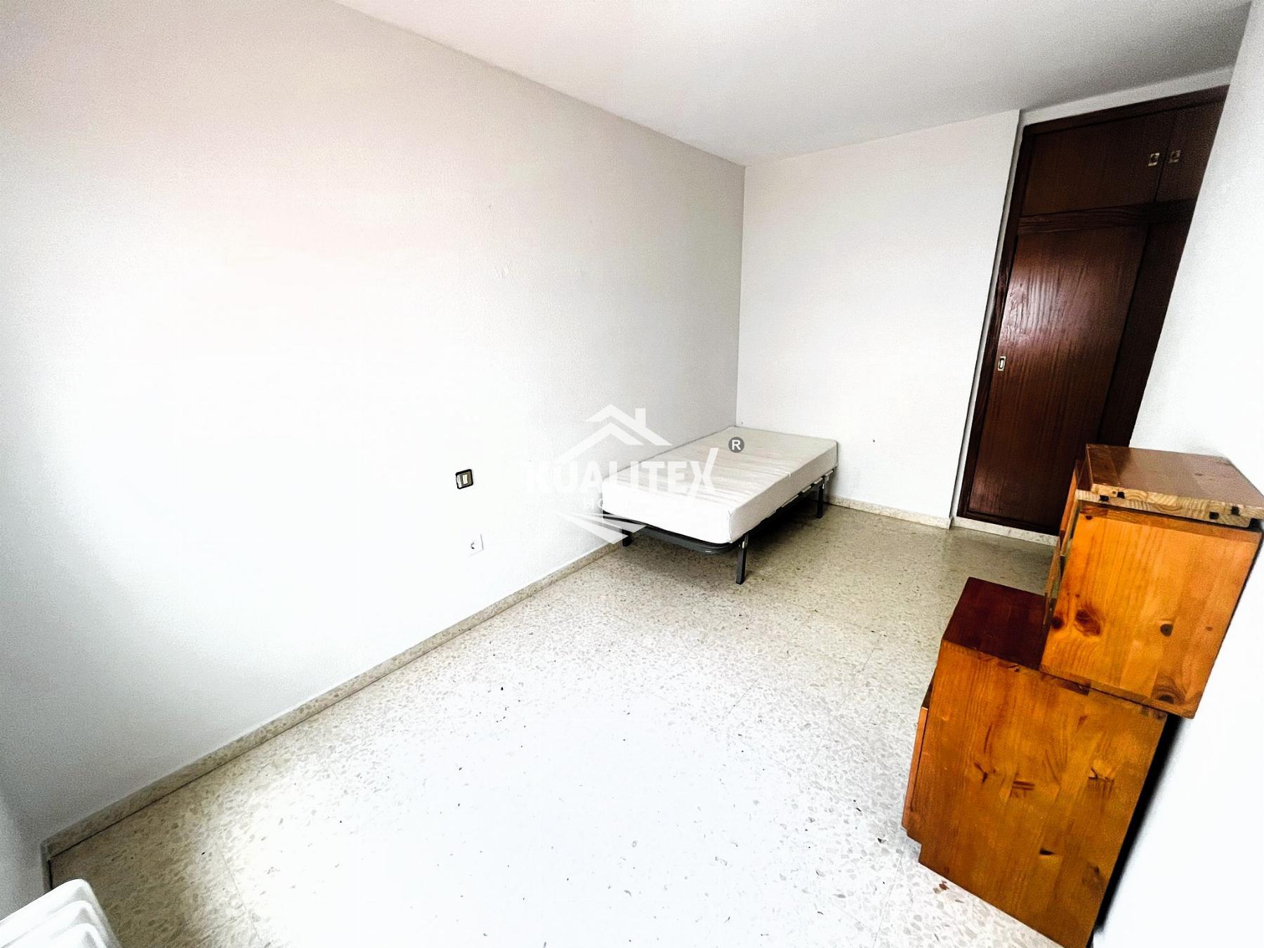 For sale of flat in Cáceres