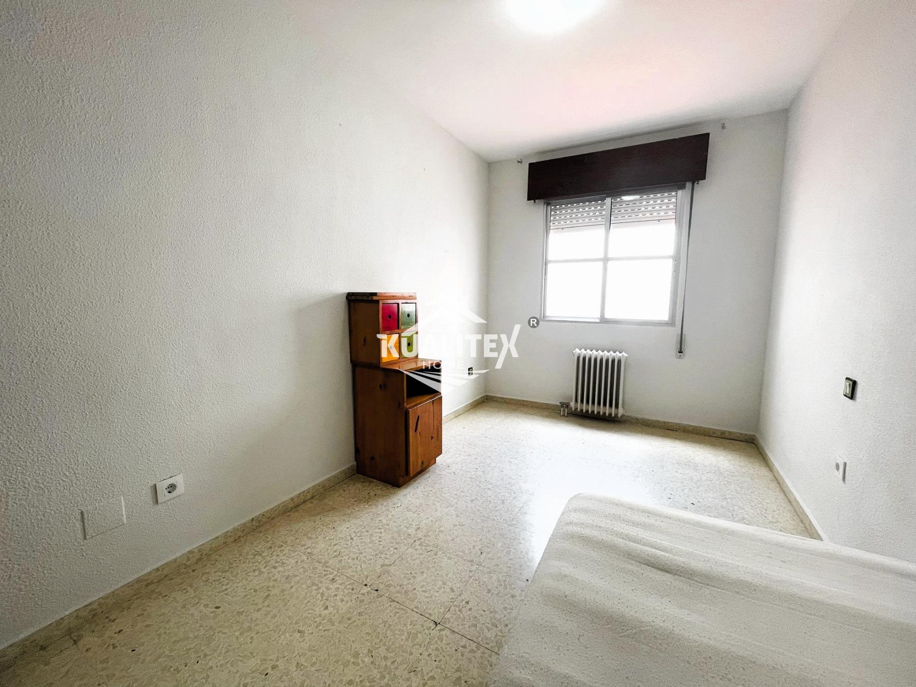 For sale of flat in Cáceres