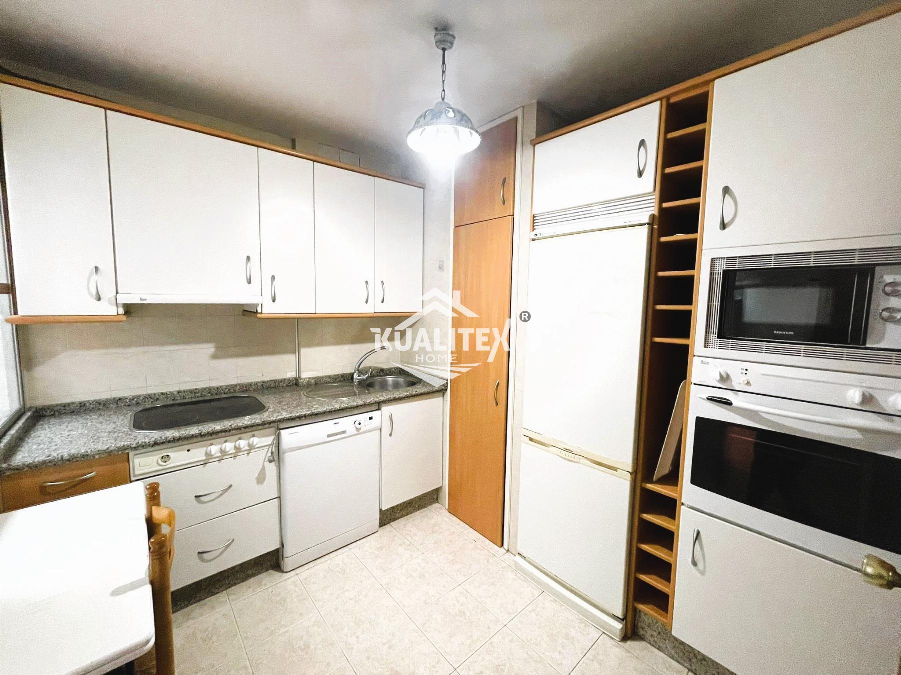 For sale of flat in Cáceres