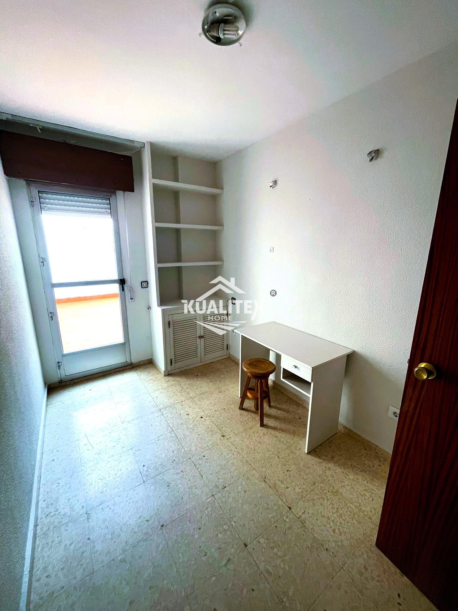 For sale of flat in Cáceres