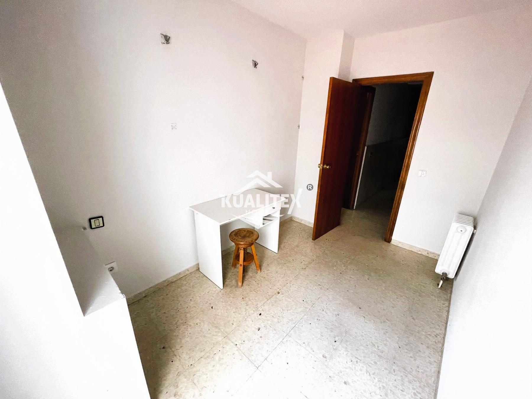 For sale of flat in Cáceres