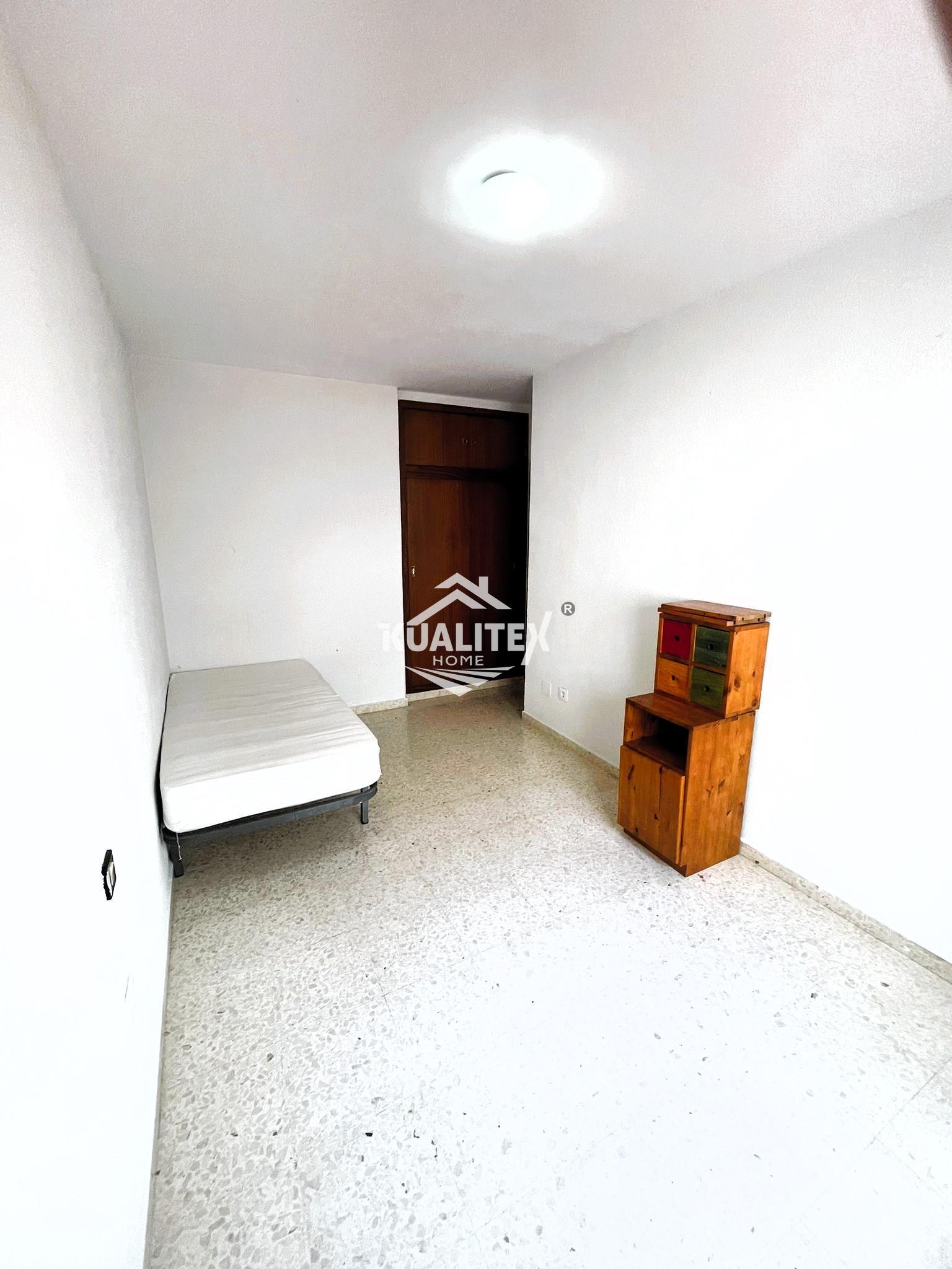 For sale of flat in Cáceres