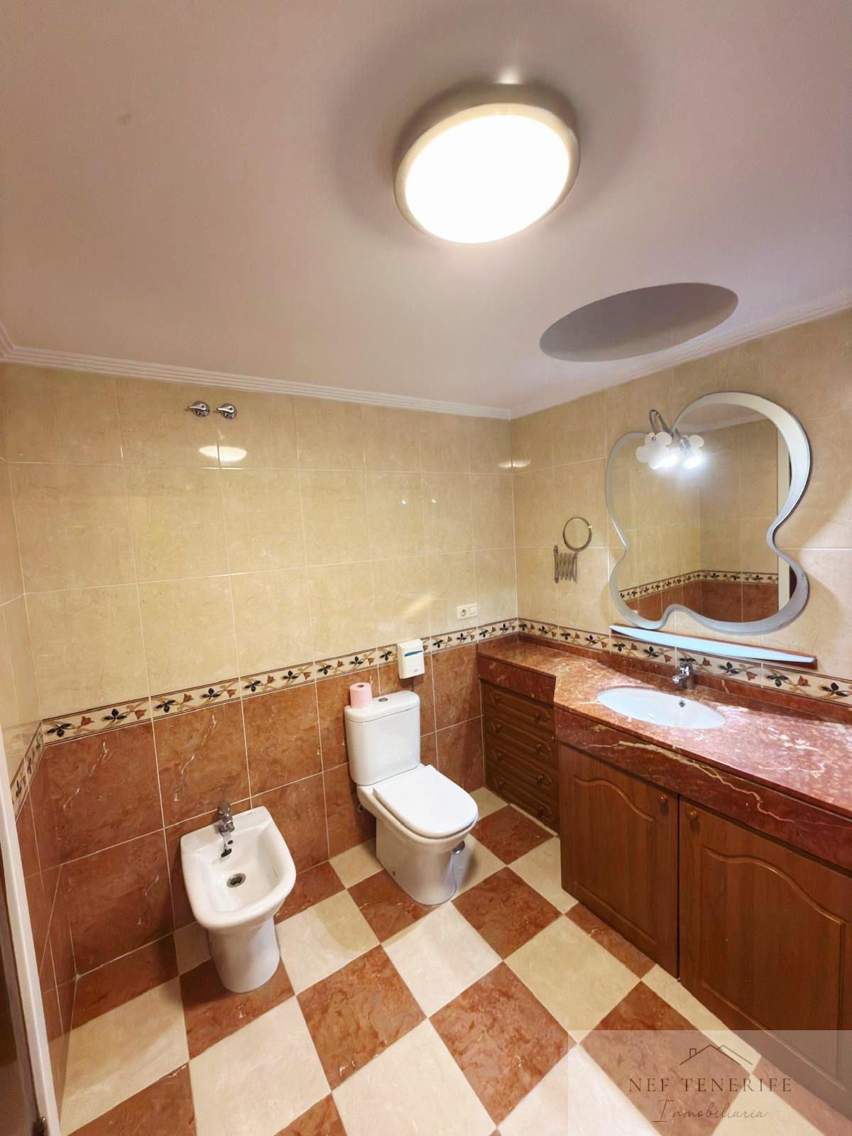 Venta de chalet en Granadilla de Abona