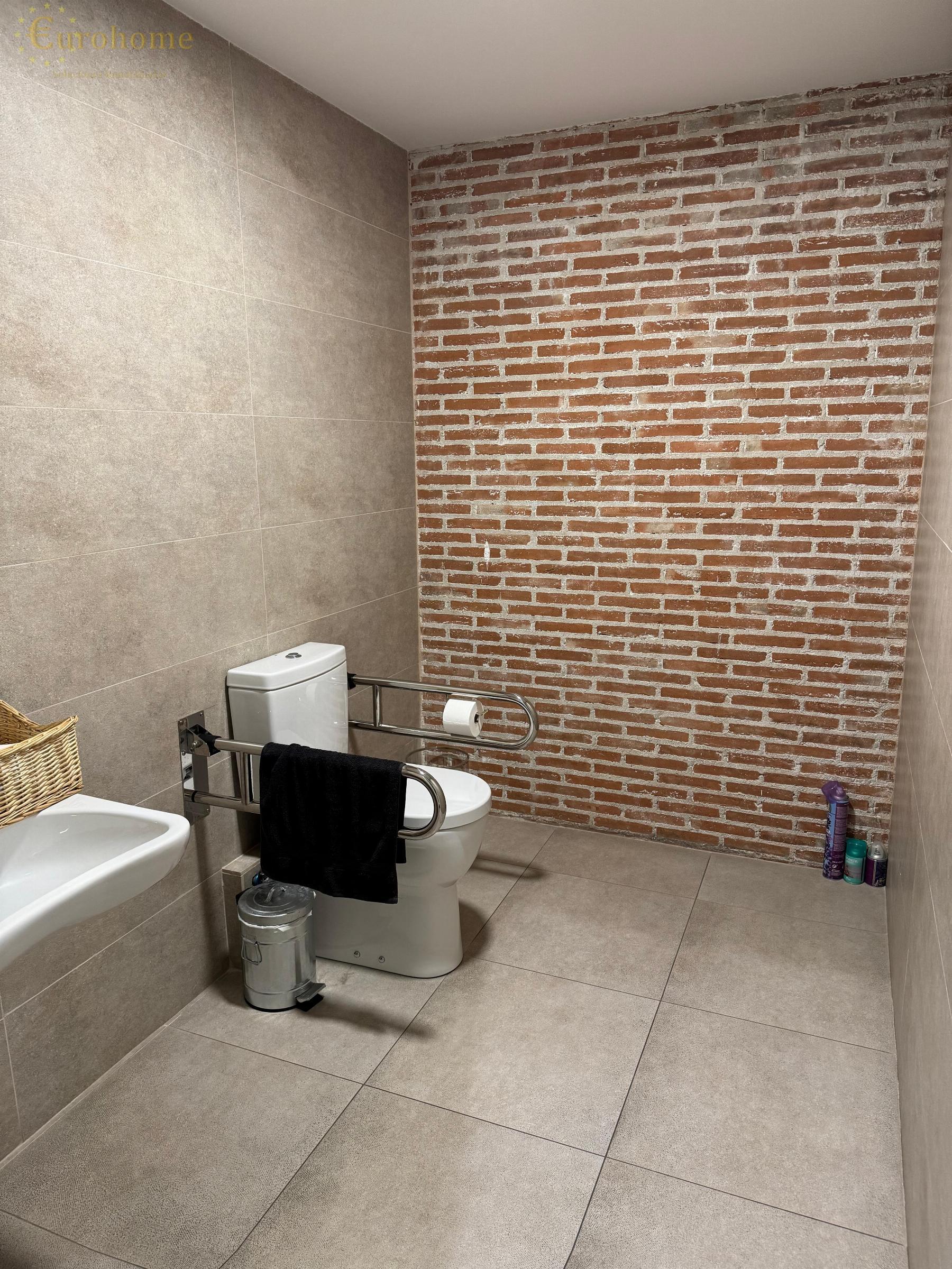 Suite bathroom