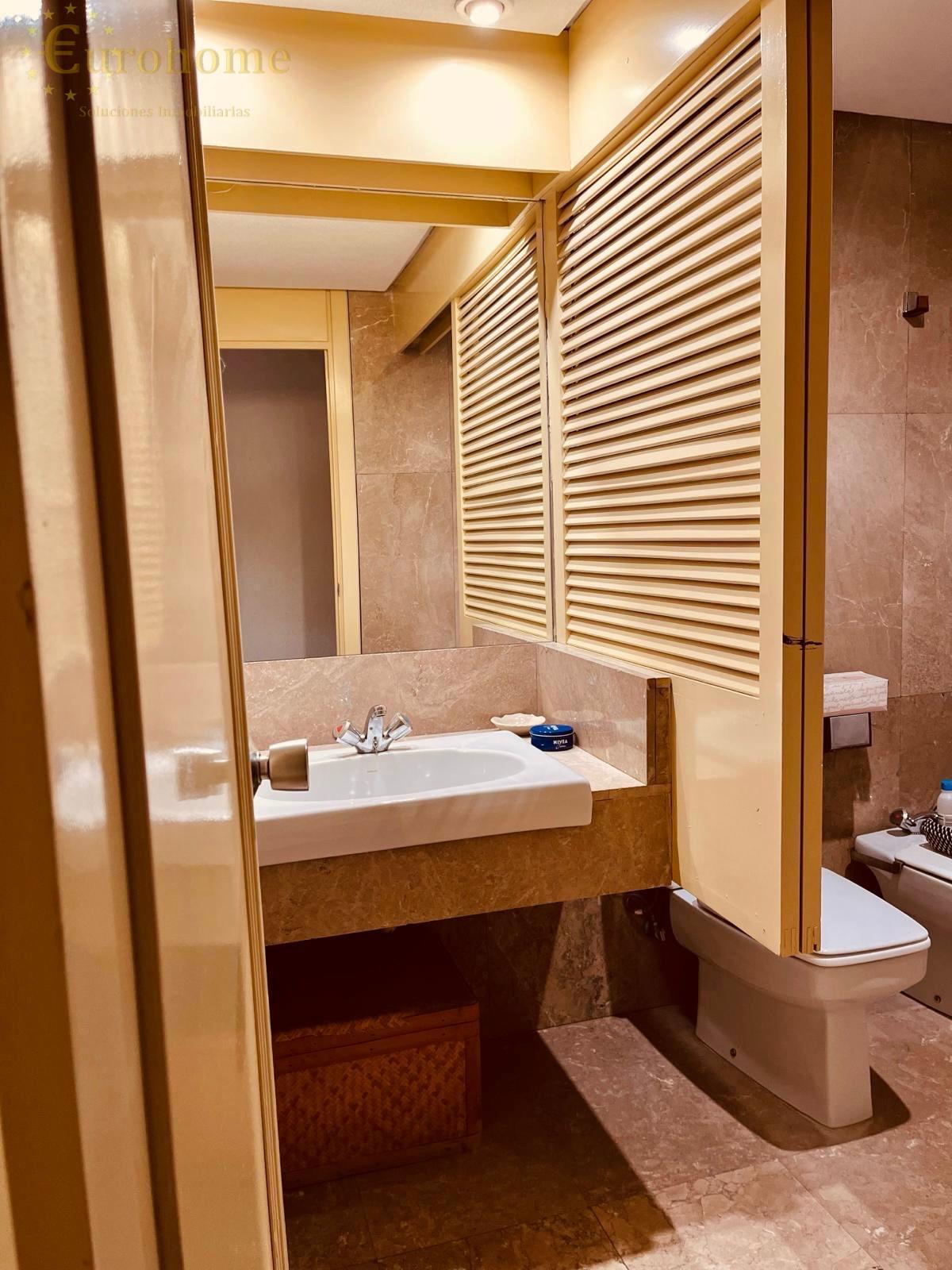 Suite bathroom