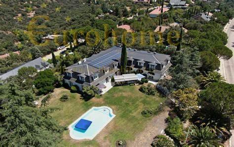 For share of commercial in Torrelodones