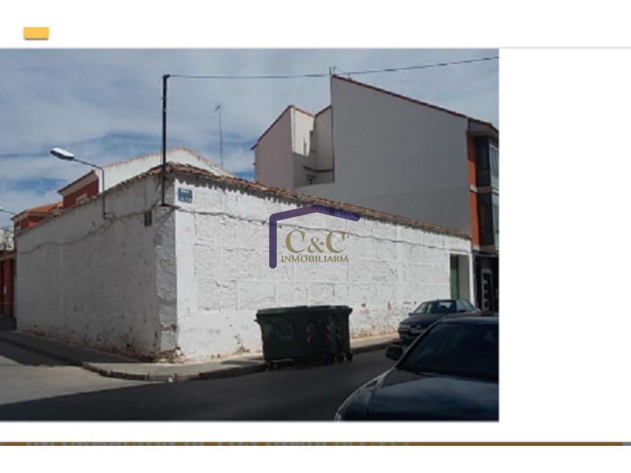 For sale of land in Manzanares