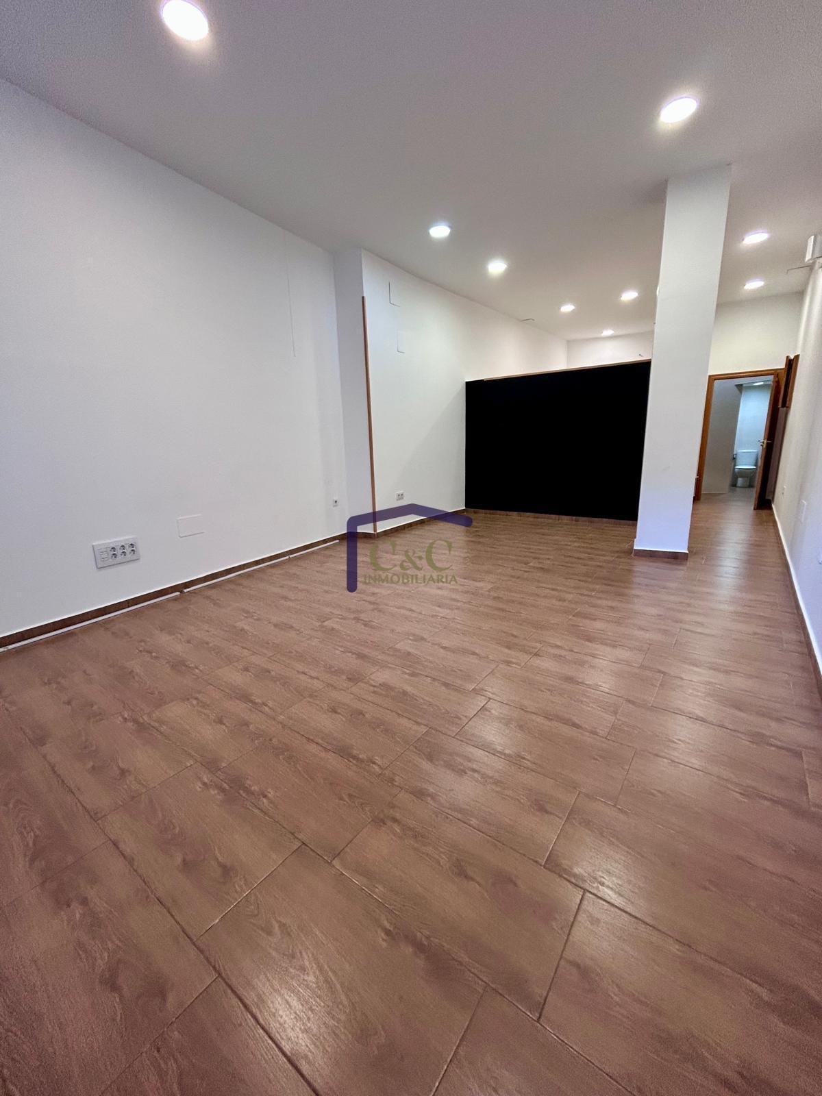 For rent of commercial in Manzanares
