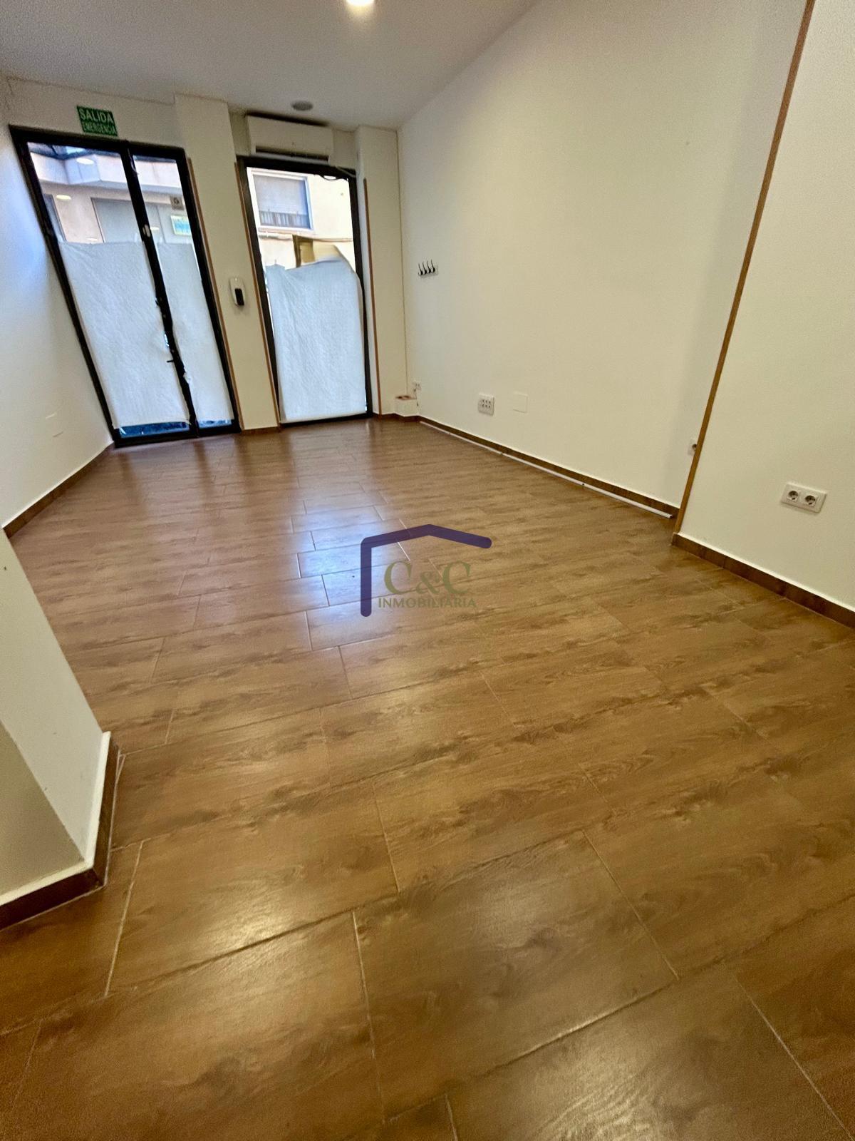 For rent of commercial in Manzanares