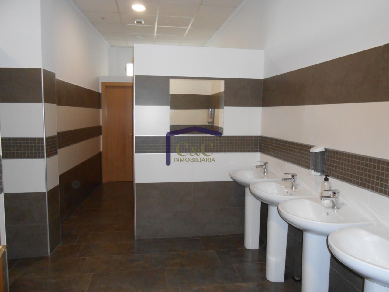 For sale of commercial in Manzanares