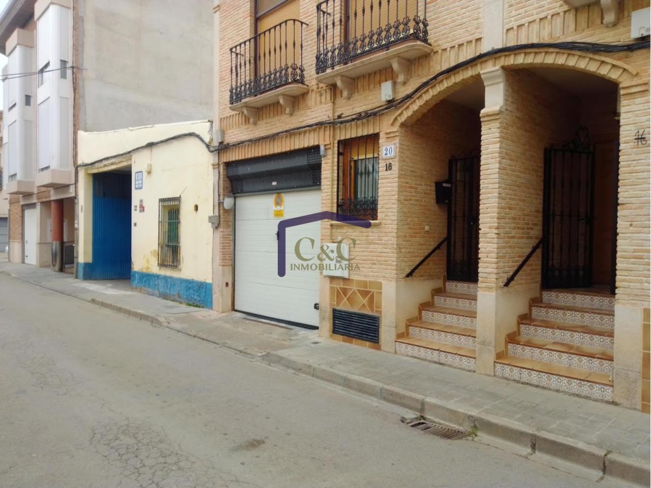 For sale of garage in Manzanares