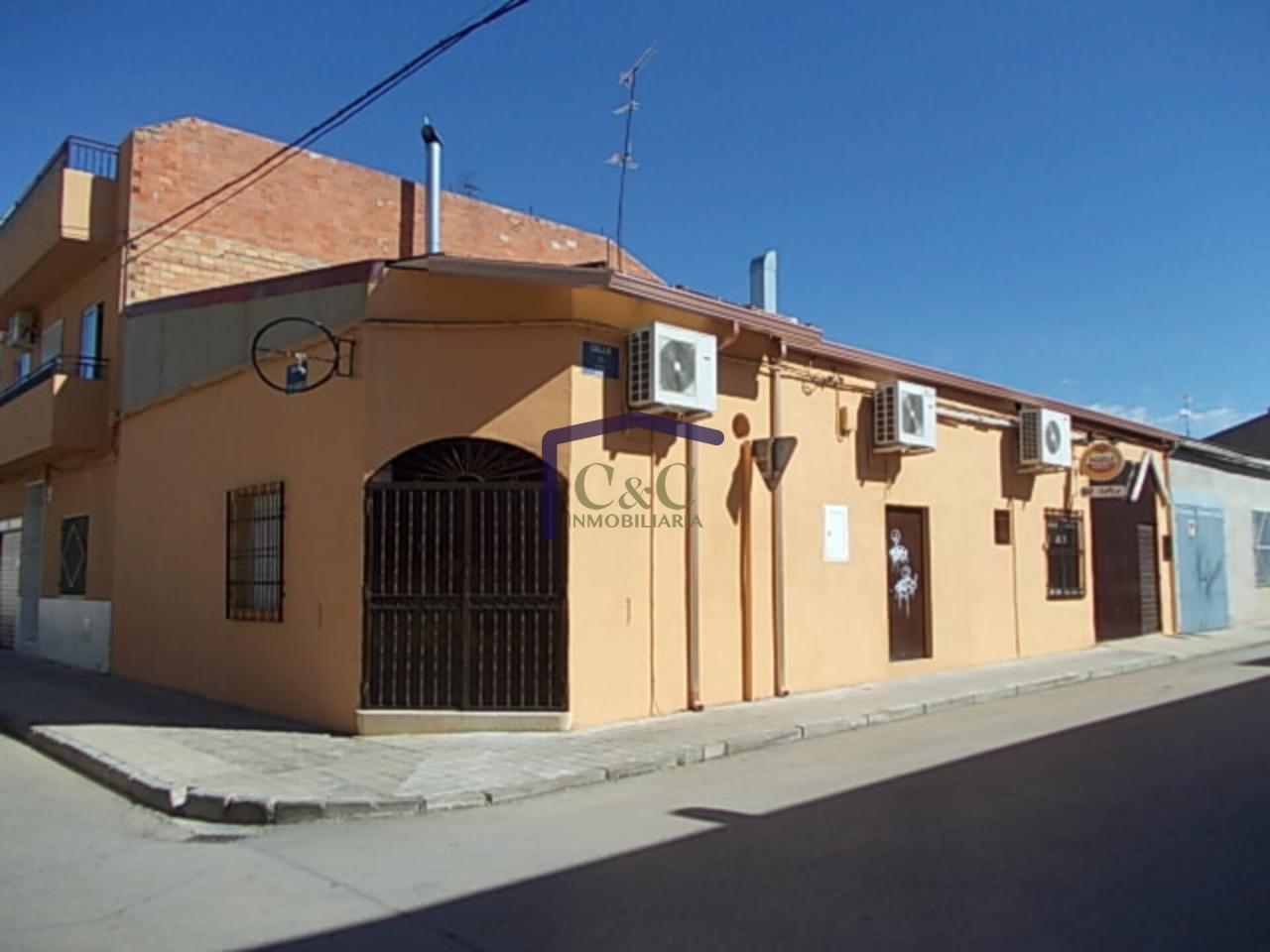 For sale of commercial in Manzanares