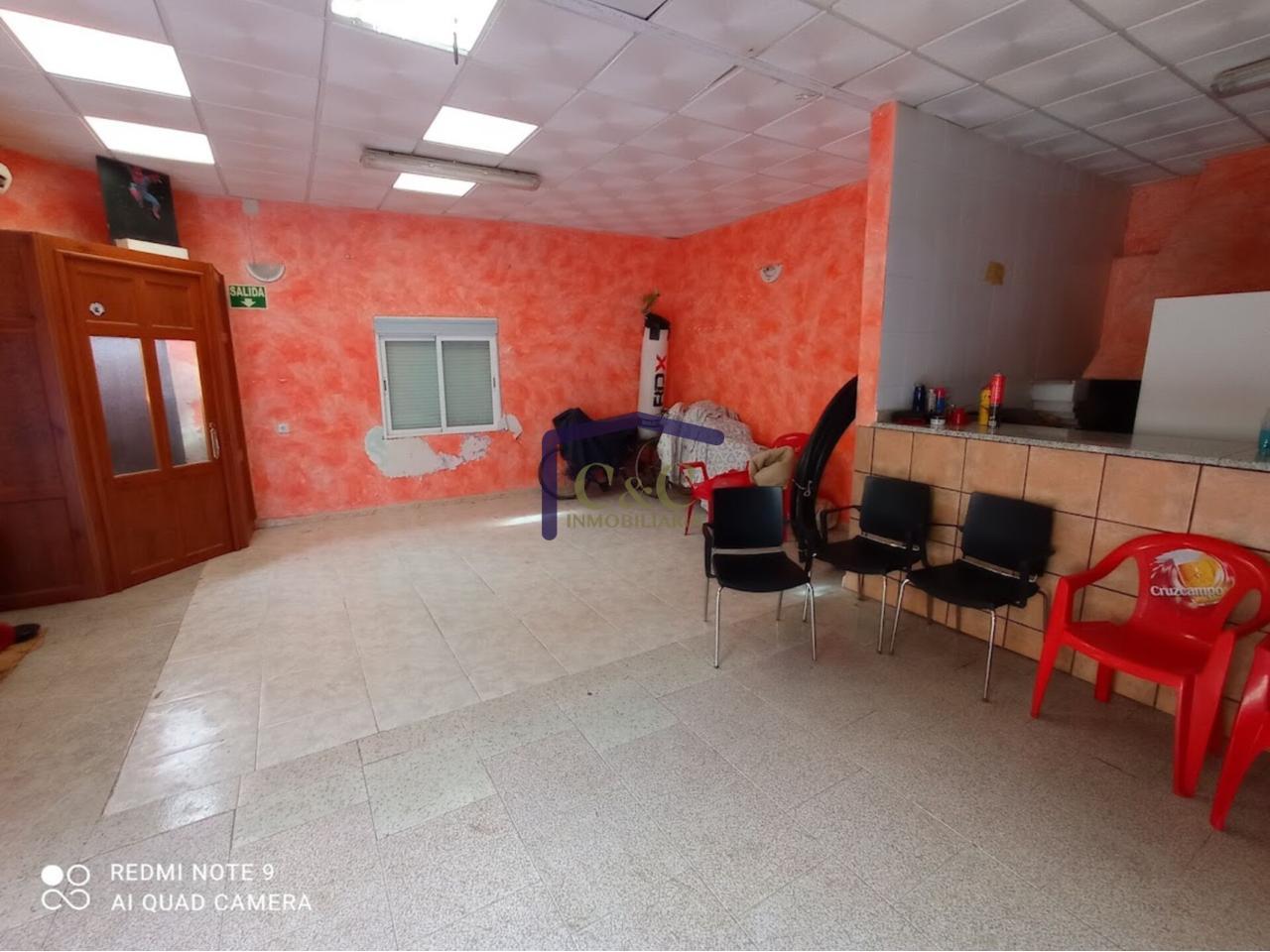 For sale of commercial in Manzanares