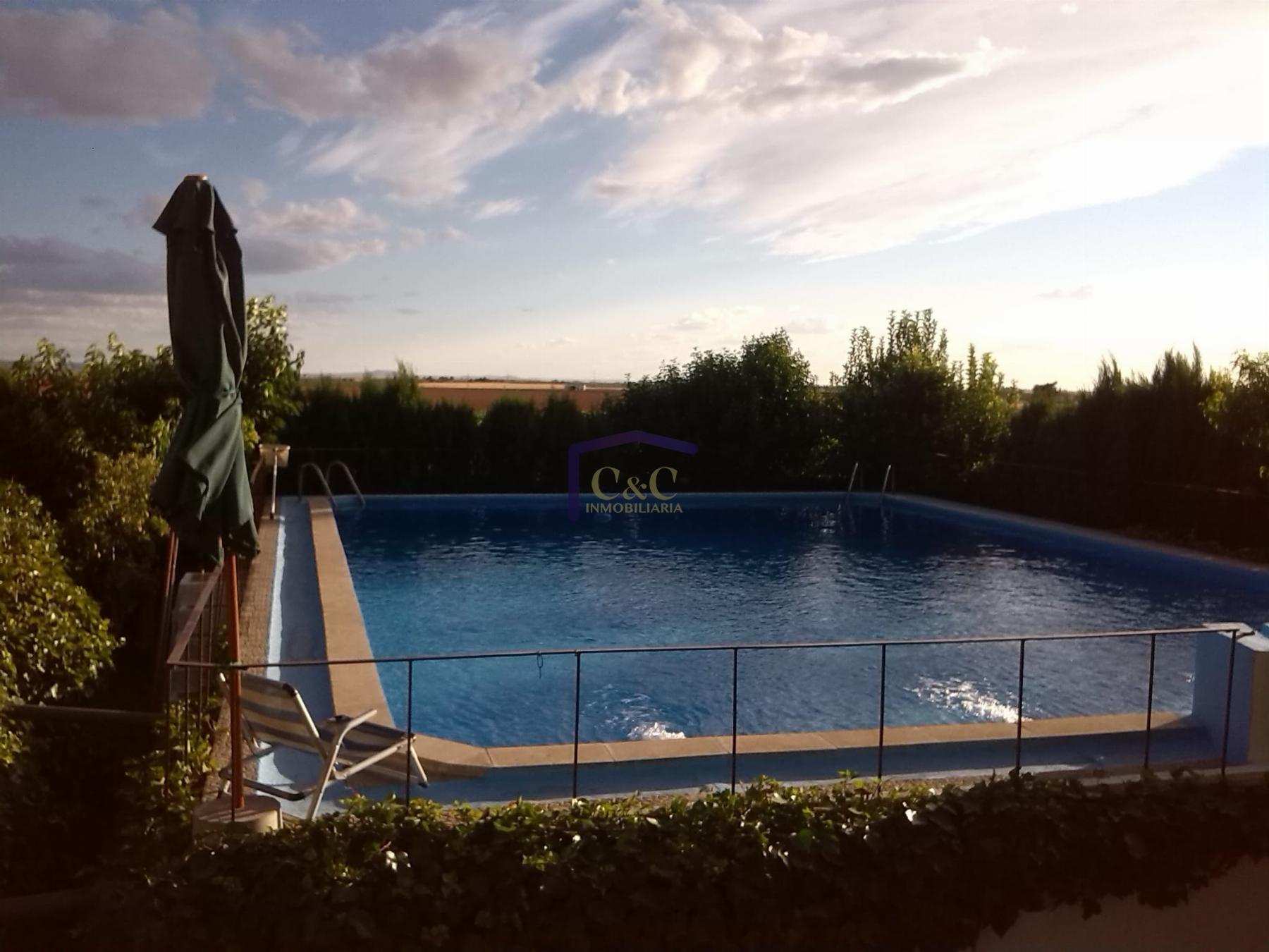 For sale of chalet in Manzanares
