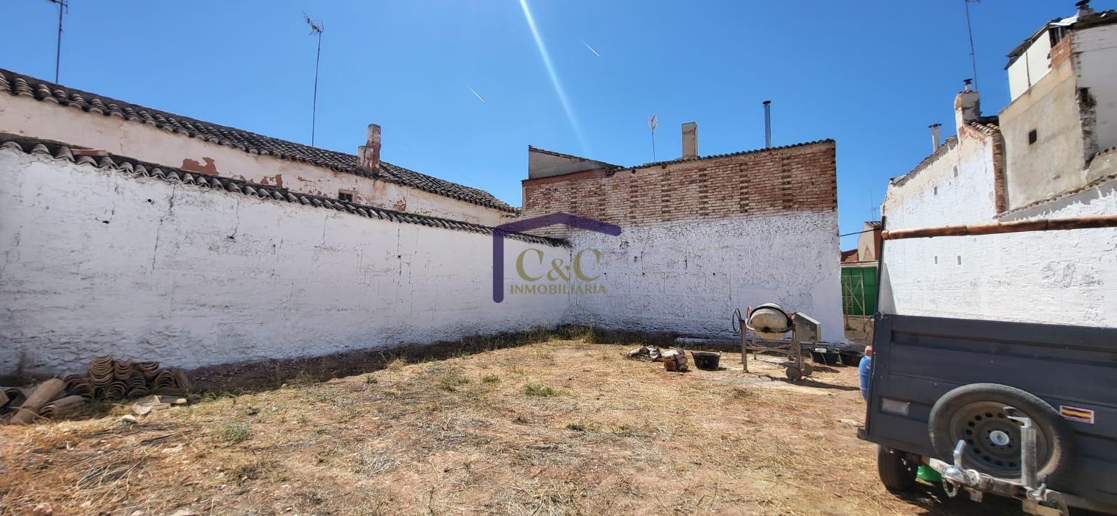 For sale of land in Manzanares