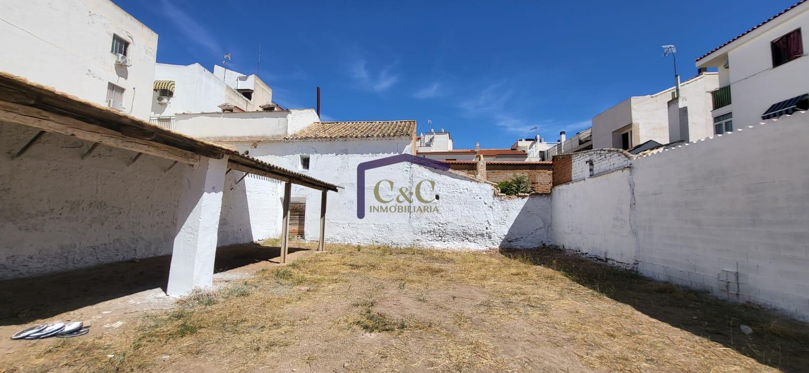 For sale of land in Manzanares