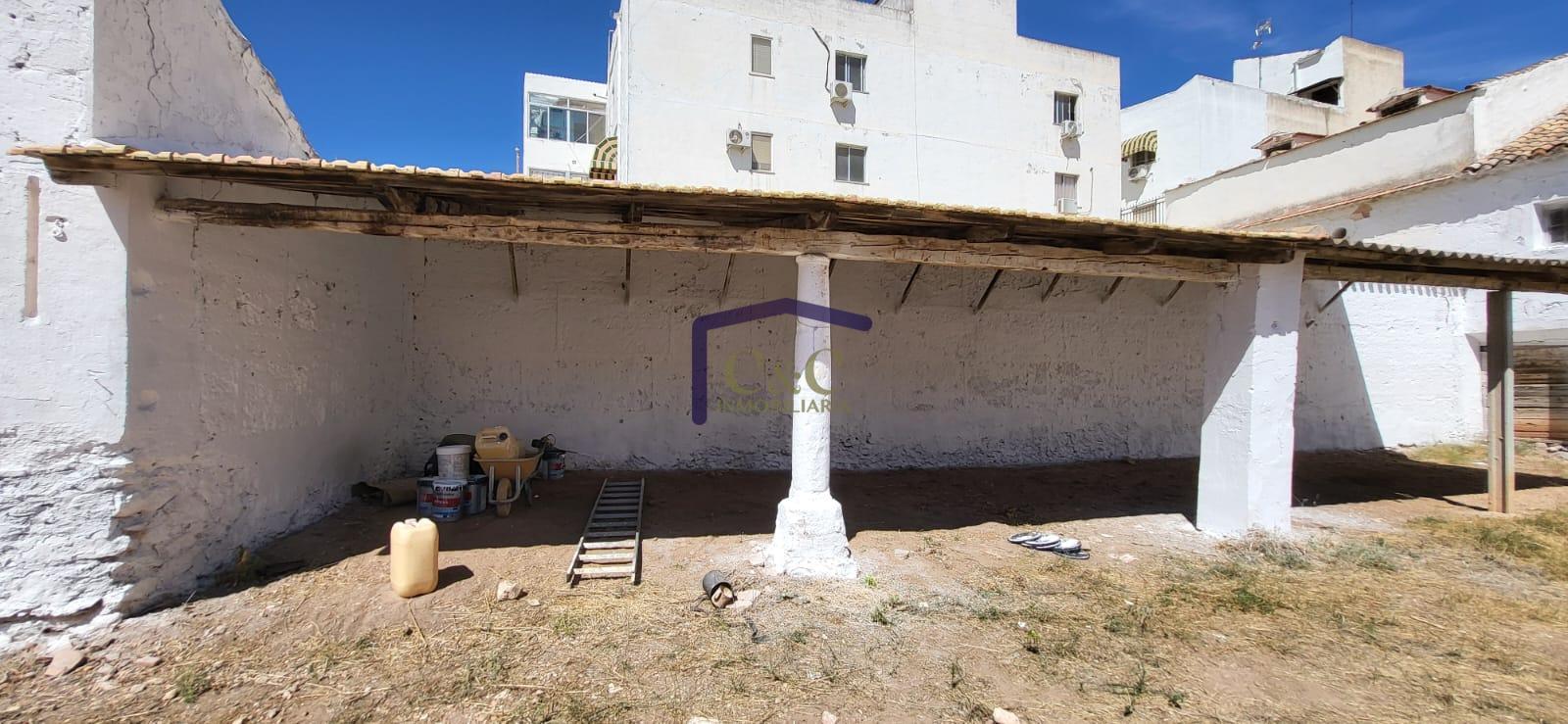For sale of land in Manzanares
