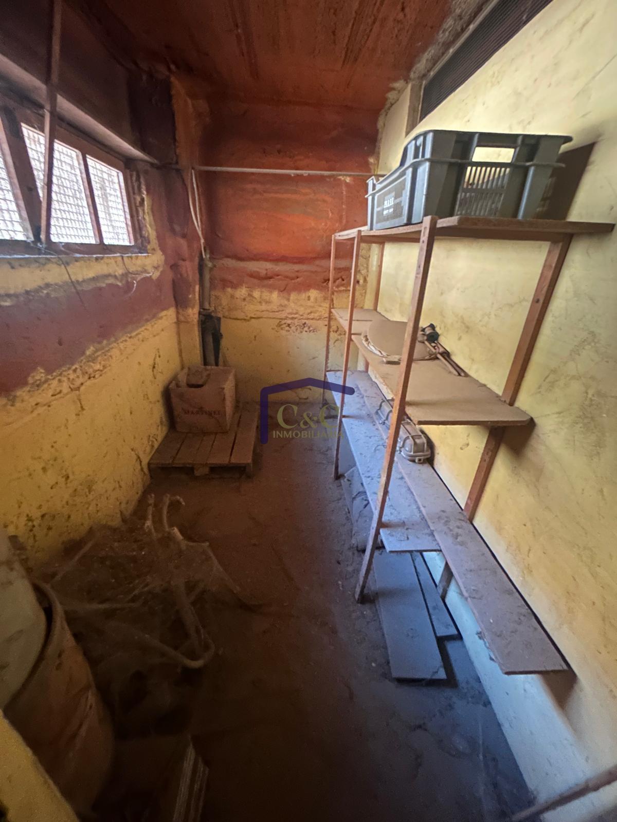 For sale of garage in Manzanares