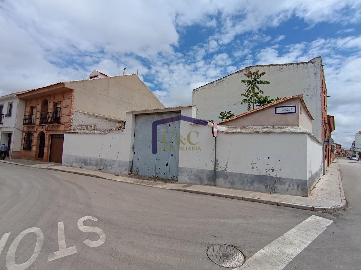 For sale of land in Manzanares