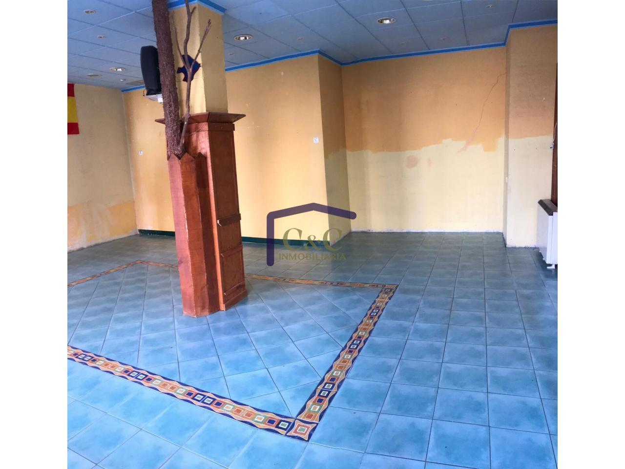 For sale of commercial in Manzanares