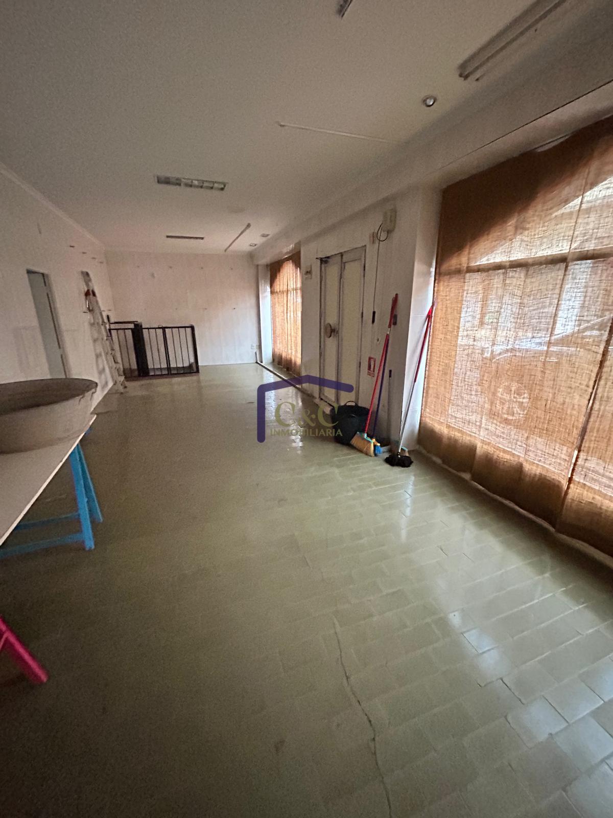 Venta de local en Manzanares