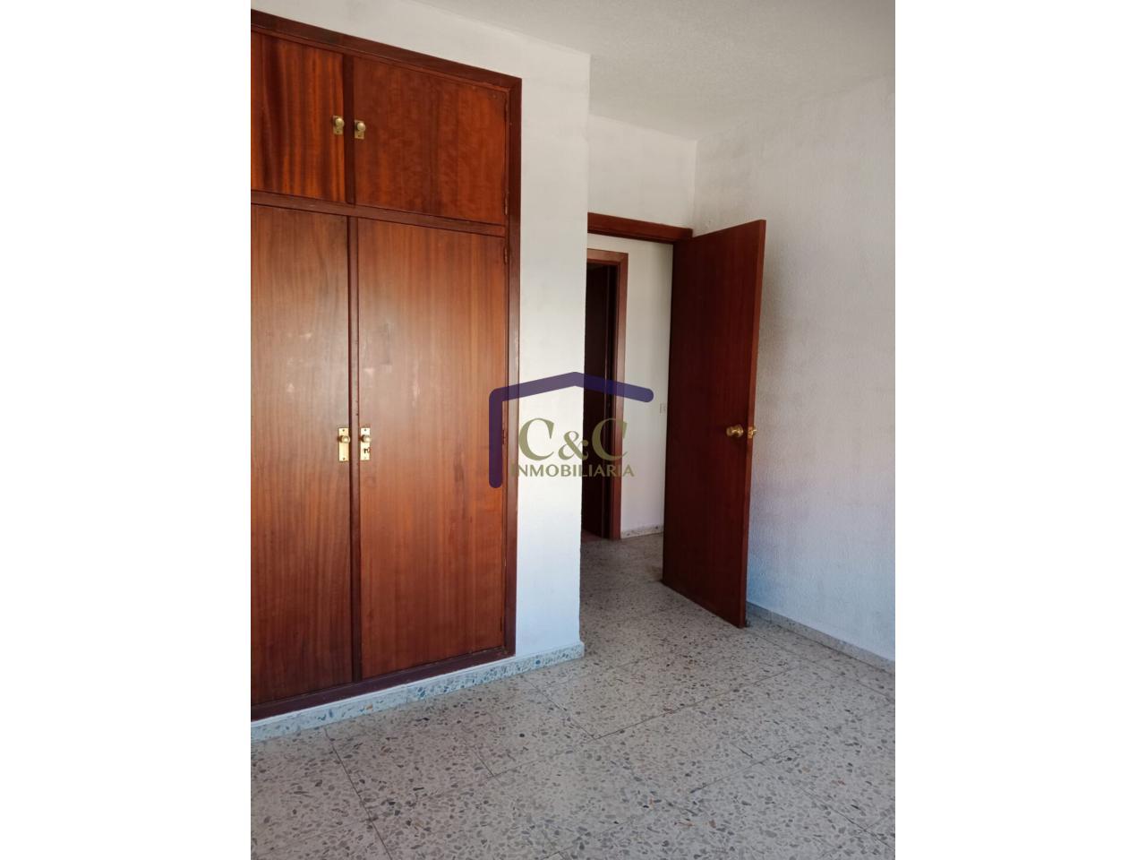 For sale of flat in Manzanares