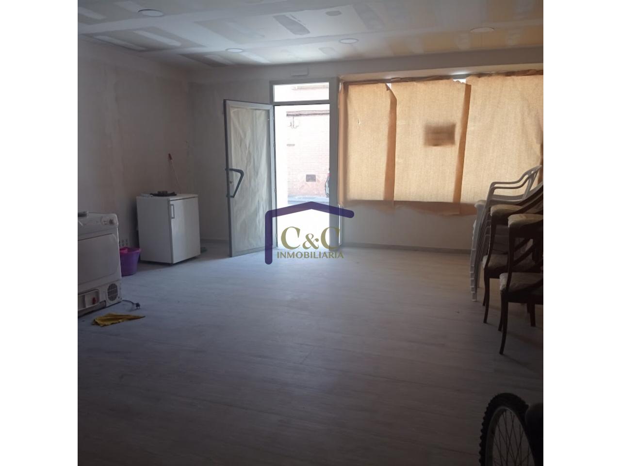 For rent of commercial in Manzanares