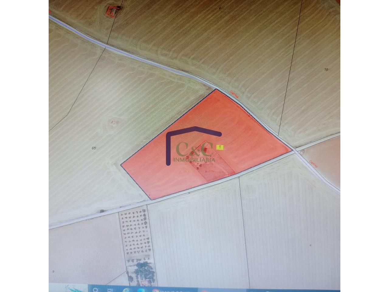 For sale of land in Manzanares