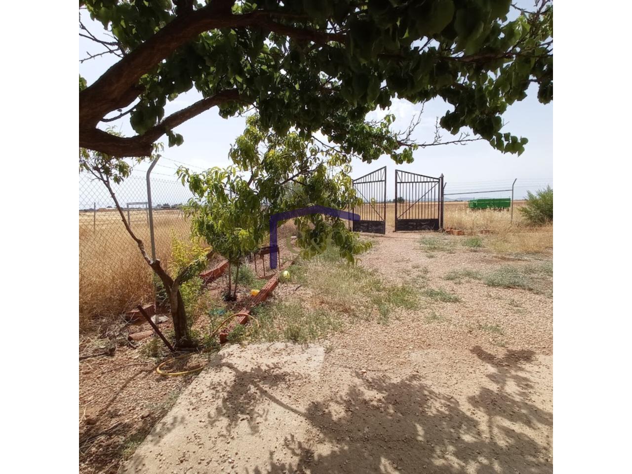 Venta de terreno en Manzanares