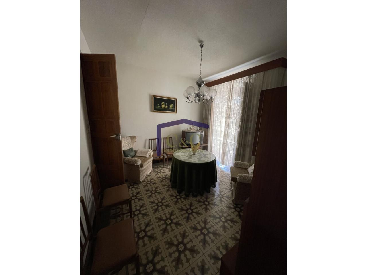For sale of house in Valdepeñas