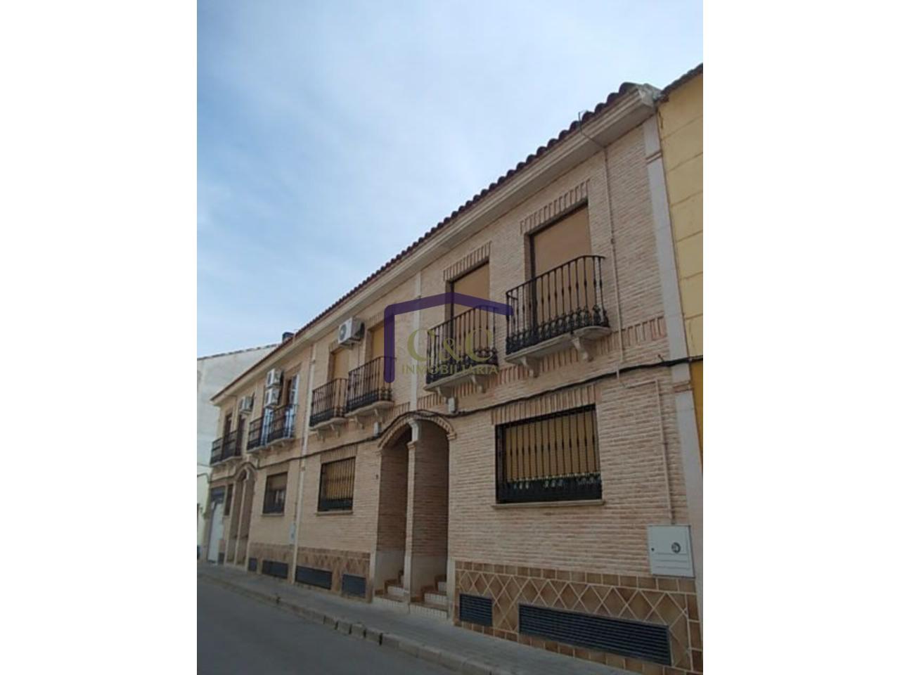 For sale of garage in Manzanares