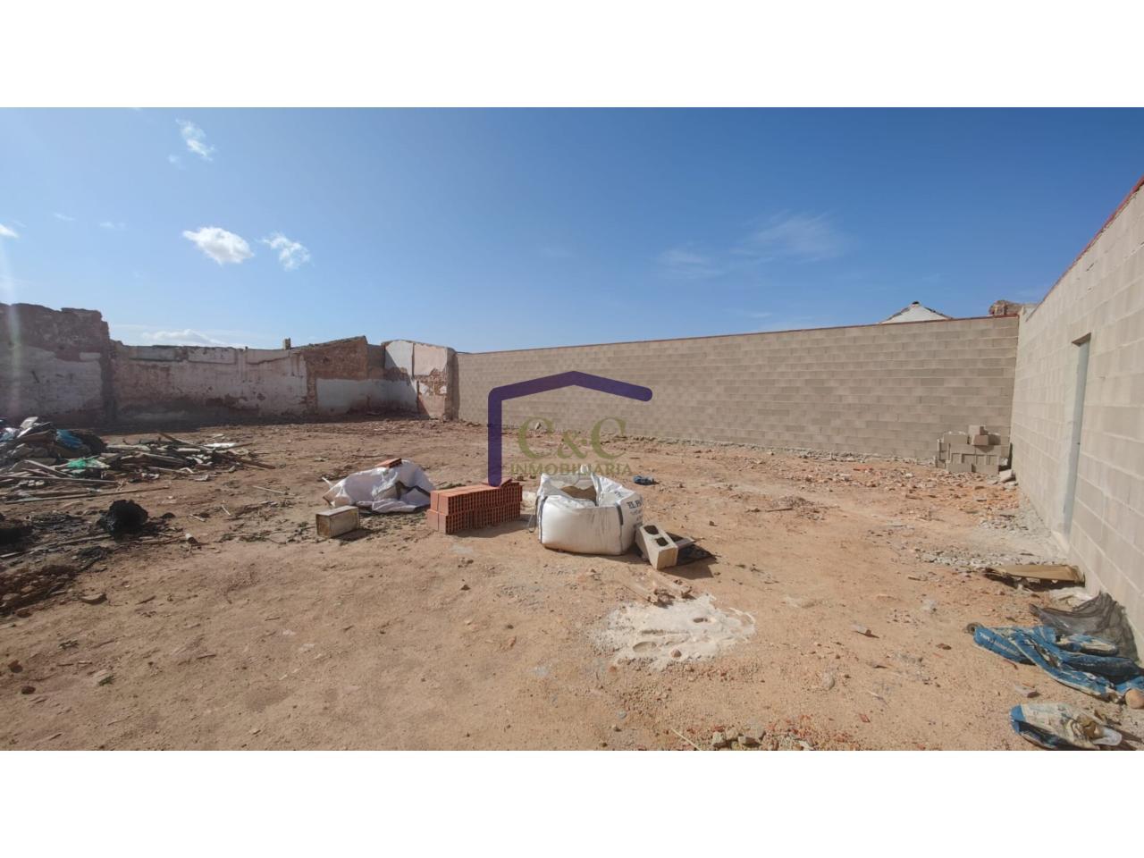 Venta de terreno en Manzanares